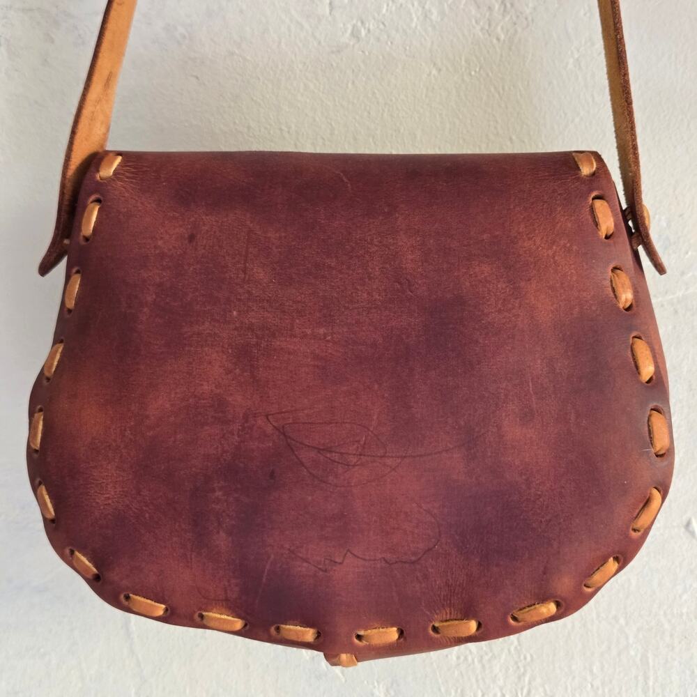 VTG 70s Hand Tooled Painted 100% Leather Saddle Bag Shoulder Purse Boho Hippie - Picture 2 of 14